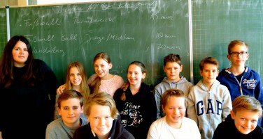 Die Schülerinnen und Schüler der Schiller-Schule in Bochum engagieren sich für Demokratie.